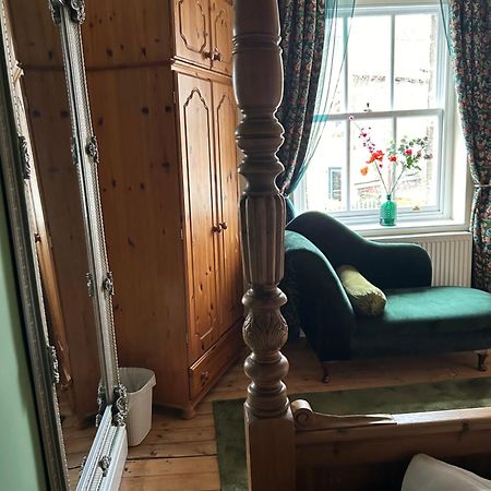 The Buxton Retreat A Luxurious 3-Storey Townhouse With Four Poster Bed And Double Jacuzzi Bath" Exterior foto