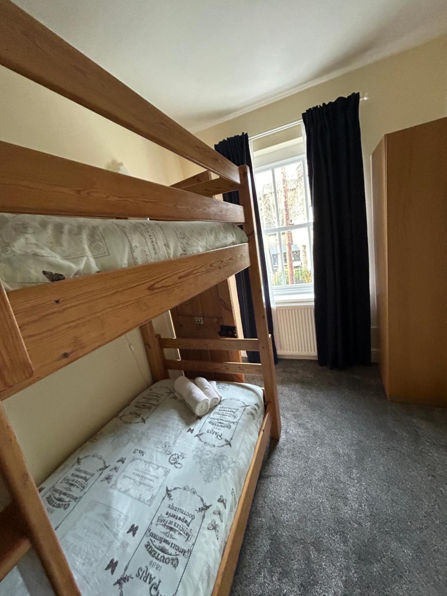 The Buxton Retreat A Luxurious 3-Storey Townhouse With Four Poster Bed And Double Jacuzzi Bath" Exterior foto